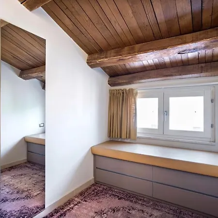 Exclusive Views From A Sunny Attic Apartment! Apartment *