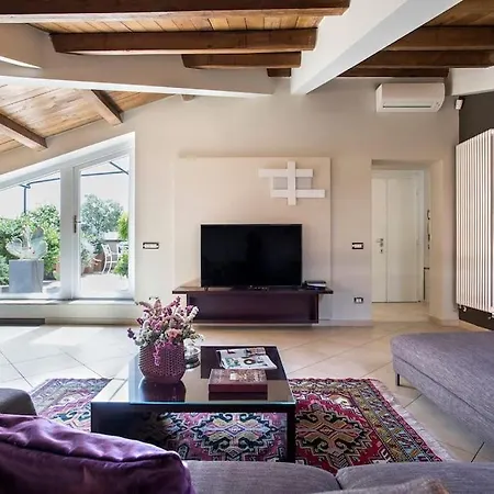 Exclusive Views From A Sunny Attic Apartment! Apartment