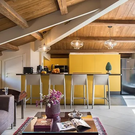 Exclusive Views From A Sunny Attic Apartment! Rome