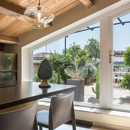 Exclusive Views From A Sunny Attic Apartment! * Rome