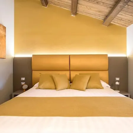 Apartment Exclusive Views From A Sunny Attic Apartment! *