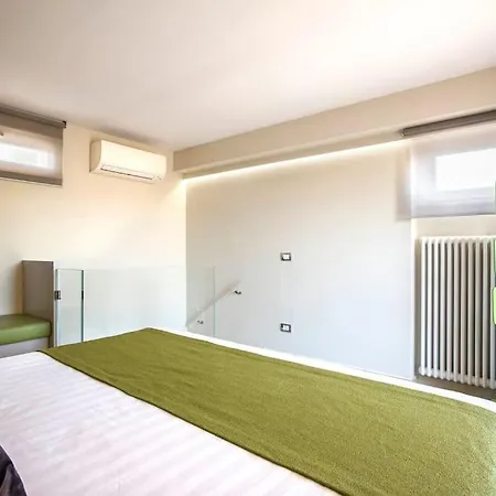 Exclusive Views From A Sunny Attic Apartment! * Rome