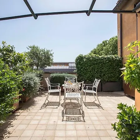 Exclusive Views From A Sunny Attic Apartment! * Rome