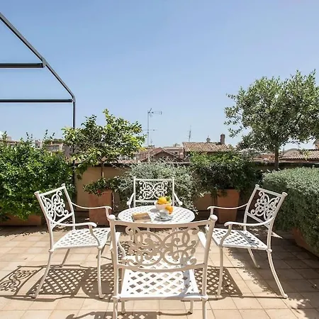 Exclusive Views From A Sunny Attic Apartment! Apartment